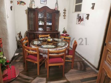 Vendo Casa con locales Parque central