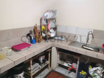 Vendo Casa con locales Parque central