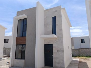 CASA RESIDENCIAL EN VENTA EN FRACC. VIBRANTA, GÓMEZ PALACIO,DGO.