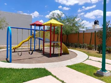 CASA RESIDENCIAL EN VENTA EN FRACC. VIBRANTA, GÓMEZ PALACIO,DGO.