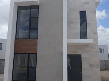 CASA RESIDENCIAL EN VENTA EN FRACC. VIBRANTA, GÓMEZ PALACIO,DGO.