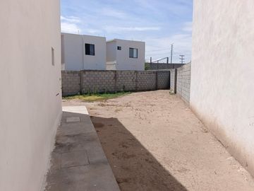 CASA RESIDENCIAL EN VENTA EN FRACC. VIBRANTA, GÓMEZ PALACIO,DGO.