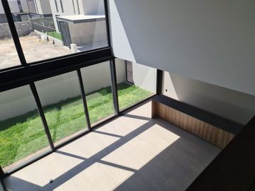 Casa en Venta en Lomas del Campanario, 4ta Recamara en PB,  3 Niveles, DOBLE ALT