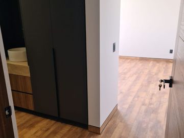 Casa en Venta en Lomas del Campanario, 4ta Recamara en PB,  3 Niveles, DOBLE ALT