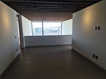 Casa en Venta en Lomas del Campanario, 4ta Recamara en PB,  3 Niveles, DOBLE ALT