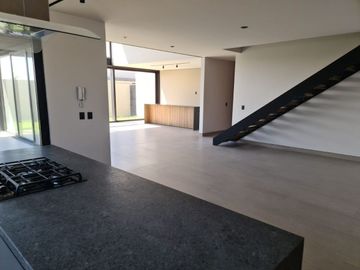 Casa en Venta en Lomas del Campanario, 4ta Recamara en PB,  3 Niveles, DOBLE ALT