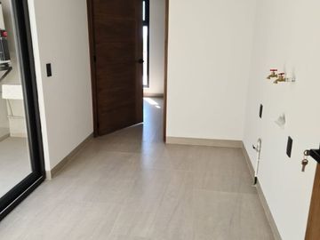 Casa en Venta en Lomas del Campanario, 4ta Recamara en PB,  3 Niveles, DOBLE ALT
