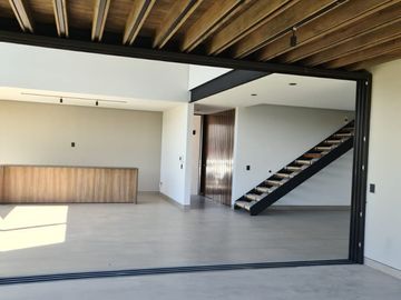 Casa en Venta en Lomas del Campanario, 4ta Recamara en PB,  3 Niveles, DOBLE ALT
