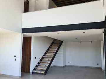 Casa en Venta en Lomas del Campanario, 4ta Recamara en PB,  3 Niveles, DOBLE ALT