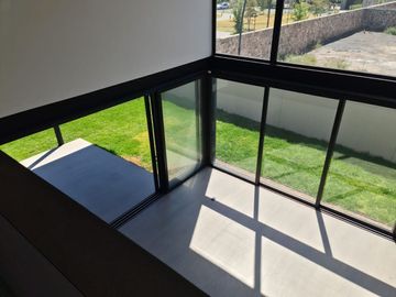 Casa en Venta en Lomas del Campanario, 4ta Recamara en PB,  3 Niveles, DOBLE ALT