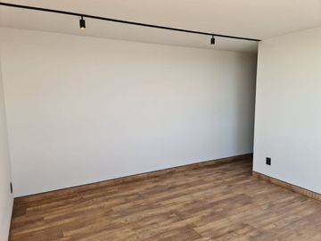 Casa en Venta en Lomas del Campanario, 4ta Recamara en PB,  3 Niveles, DOBLE ALT