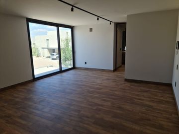 Casa en Venta en Lomas del Campanario, 4ta Recamara en PB,  3 Niveles, DOBLE ALT