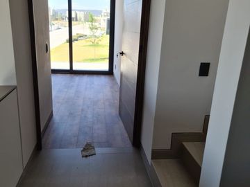 Casa en Venta en Lomas del Campanario, 4ta Recamara en PB,  3 Niveles, DOBLE ALT