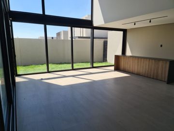 Casa en Venta en Lomas del Campanario, 4ta Recamara en PB,  3 Niveles, DOBLE ALT