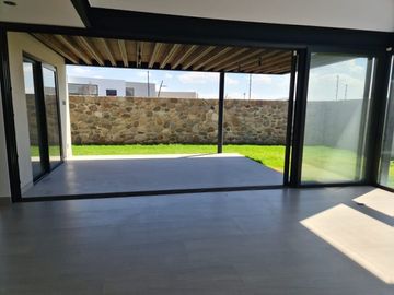 Casa en Venta en Lomas del Campanario, 4ta Recamara en PB,  3 Niveles, DOBLE ALT