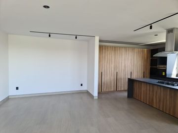 Casa en Venta en Lomas del Campanario, 4ta Recamara en PB,  3 Niveles, DOBLE ALT