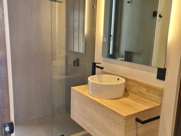 Casa en Venta en Lomas del Campanario, 4ta Recamara en PB,  3 Niveles, DOBLE ALT