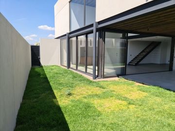 Casa en Venta en Lomas del Campanario, 4ta Recamara en PB,  3 Niveles, DOBLE ALT