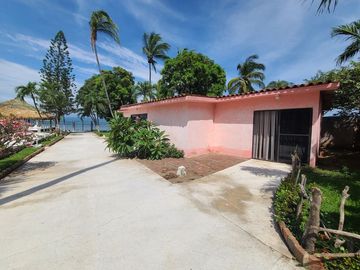 OPORTUNIDAD!! Desarrollo con 7 villas con muelle sobre laguna Pie de la Cuesta