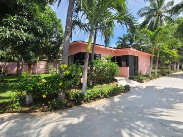 OPORTUNIDAD!! Desarrollo con 7 villas con muelle sobre laguna Pie de la Cuesta