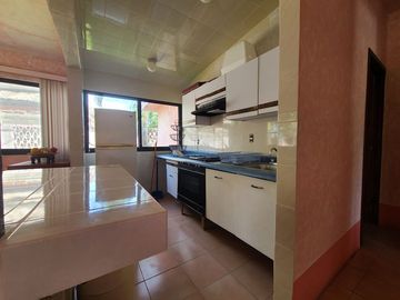 OPORTUNIDAD!! Desarrollo con 7 villas con muelle sobre laguna Pie de la Cuesta