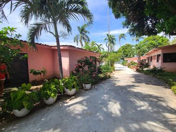 OPORTUNIDAD!! Desarrollo con 7 villas con muelle sobre laguna Pie de la Cuesta