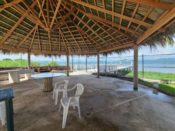 OPORTUNIDAD!! Desarrollo con 7 villas con muelle sobre laguna Pie de la Cuesta
