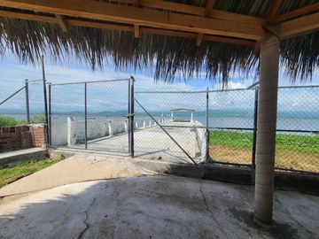 OPORTUNIDAD!! Desarrollo con 7 villas con muelle sobre laguna Pie de la Cuesta