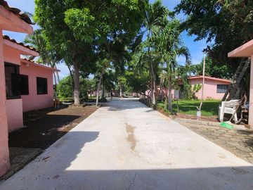 OPORTUNIDAD!! Desarrollo con 7 villas con muelle sobre laguna Pie de la Cuesta