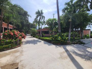 OPORTUNIDAD!! Desarrollo con 7 villas con muelle sobre laguna Pie de la Cuesta