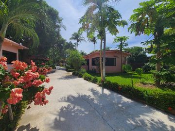 OPORTUNIDAD!! Desarrollo con 7 villas con muelle sobre laguna Pie de la Cuesta