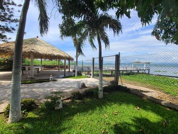 OPORTUNIDAD!! Desarrollo con 7 villas con muelle sobre laguna Pie de la Cuesta