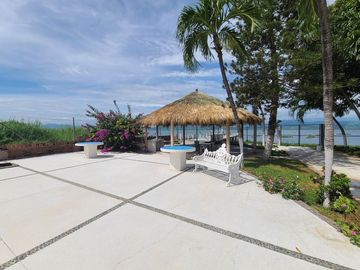 OPORTUNIDAD!! Desarrollo con 7 villas con muelle sobre laguna Pie de la Cuesta