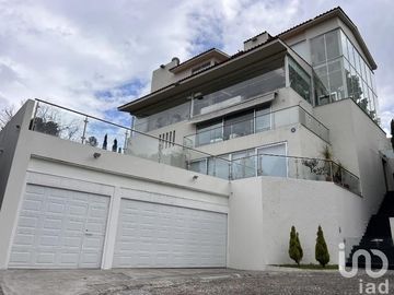 Renta de Casa Amueblada en Club de Golf los Encinos