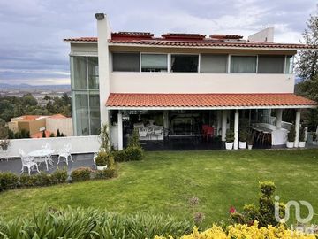 Renta de Casa Amueblada en Club de Golf los Encinos