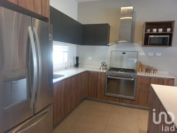 CASA EN VENTA UBICADO AL PONIENTE DE LA ZONA METROPOLITANA DE MONTERREY, DOMINIO CUMBRES