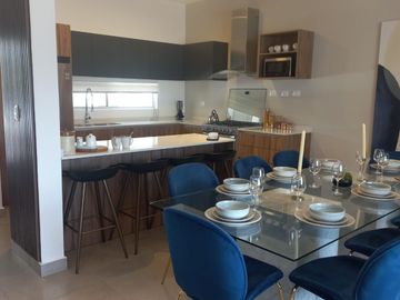 CASA EN VENTA UBICADO AL PONIENTE DE LA ZONA METROPOLITANA DE MONTERREY, DOMINIO CUMBRES