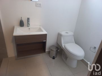 CASA EN VENTA UBICADO AL PONIENTE DE LA ZONA METROPOLITANA DE MONTERREY, DOMINIO CUMBRES