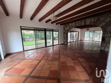 Espectacular Casa en Venta en Lomas de Atzingo, Seguridad, Zona Norte Cuernavaca,