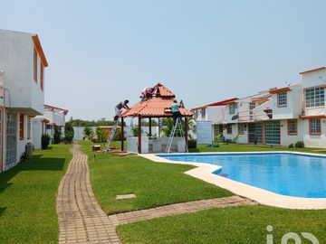 VENTA DE CASA EN FRACCIONAMIENTO JOYAS DEL MARQUEZ , ACAPULCO GUERRERO