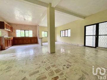 Venta de Casa con jardín y árboles frutales, Temixco, Morelos
