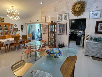 VENTA CASA UNIVEL, MAGNÍFICA, LOMAS DE COCOYOC
