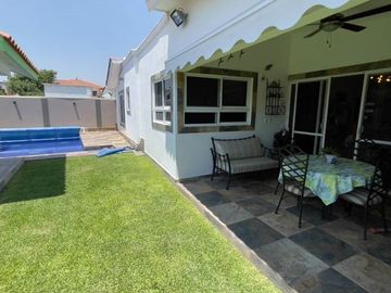 VENTA CASA UNIVEL, MAGNÍFICA, LOMAS DE COCOYOC