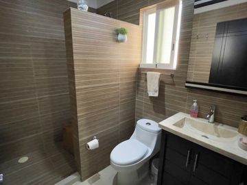 VENTA CASA UNIVEL, MAGNÍFICA, LOMAS DE COCOYOC