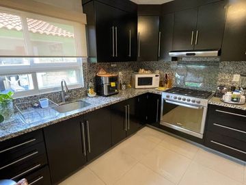VENTA CASA UNIVEL, MAGNÍFICA, LOMAS DE COCOYOC