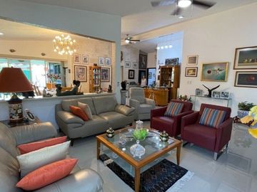 VENTA CASA UNIVEL, MAGNÍFICA, LOMAS DE COCOYOC