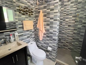 VENTA CASA UNIVEL, MAGNÍFICA, LOMAS DE COCOYOC