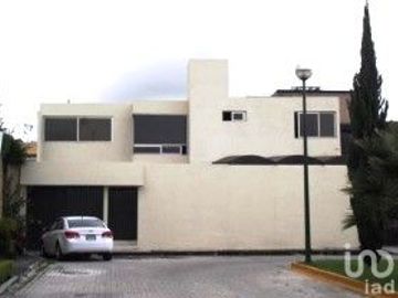 CASA EN VENTA EN RINCONES DE LA CALERA PUEBLA