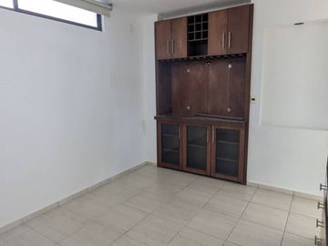 Hermosa Casa en Puerta Real, 4 Recámaras, 4.5 Baños, 3 Autos, Alberca, Lujo!