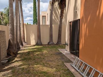 Hermosa Casa en Puerta Real, 4 Recámaras, 4.5 Baños, 3 Autos, Alberca, Lujo!